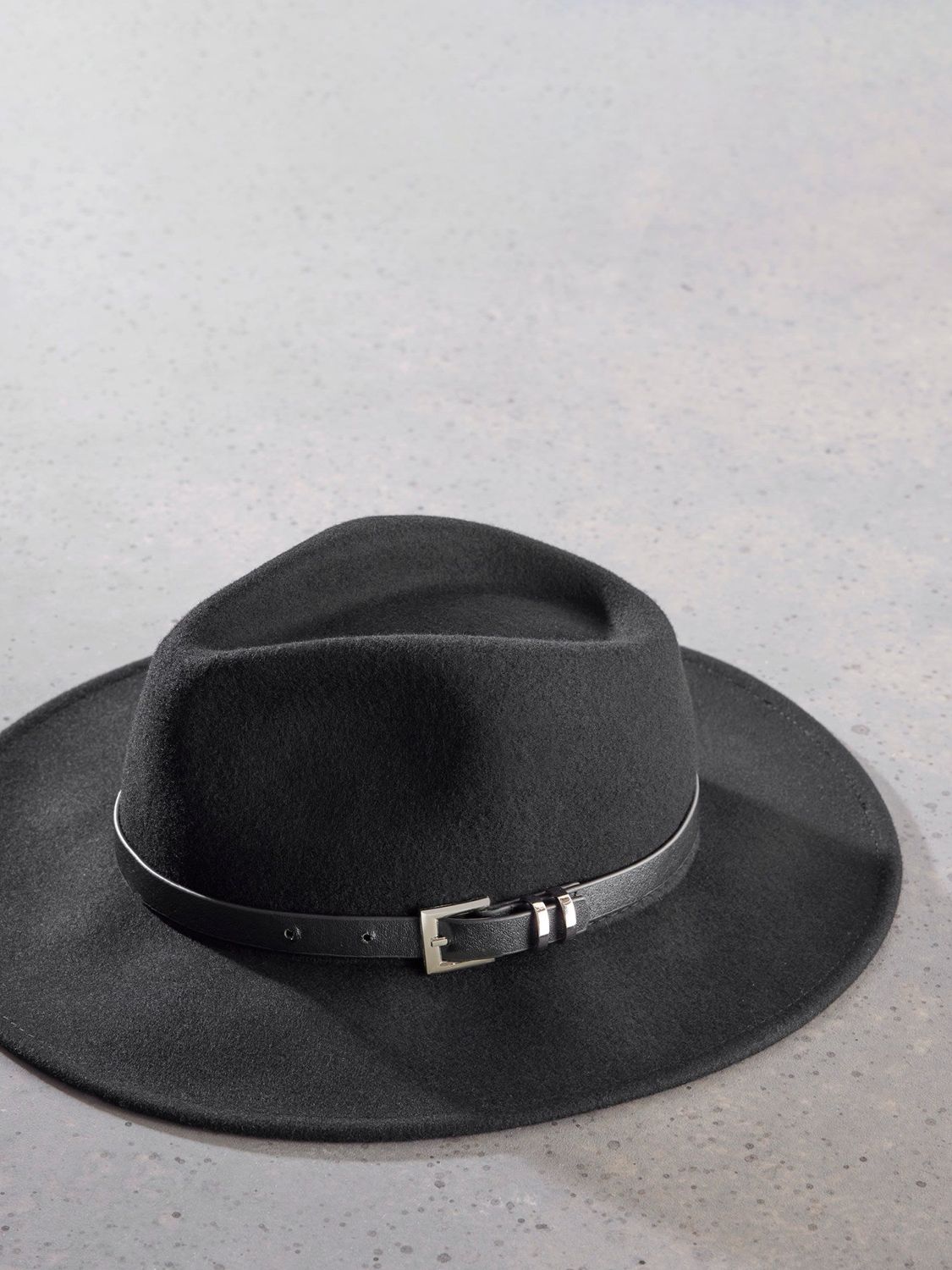 MINT VELVET Buckle Strap Wool Fedora Hat | endource display picture 2