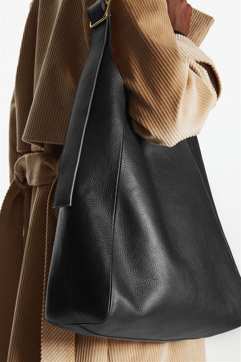 COS Curved leather Tote Bag in BLACK | Endource