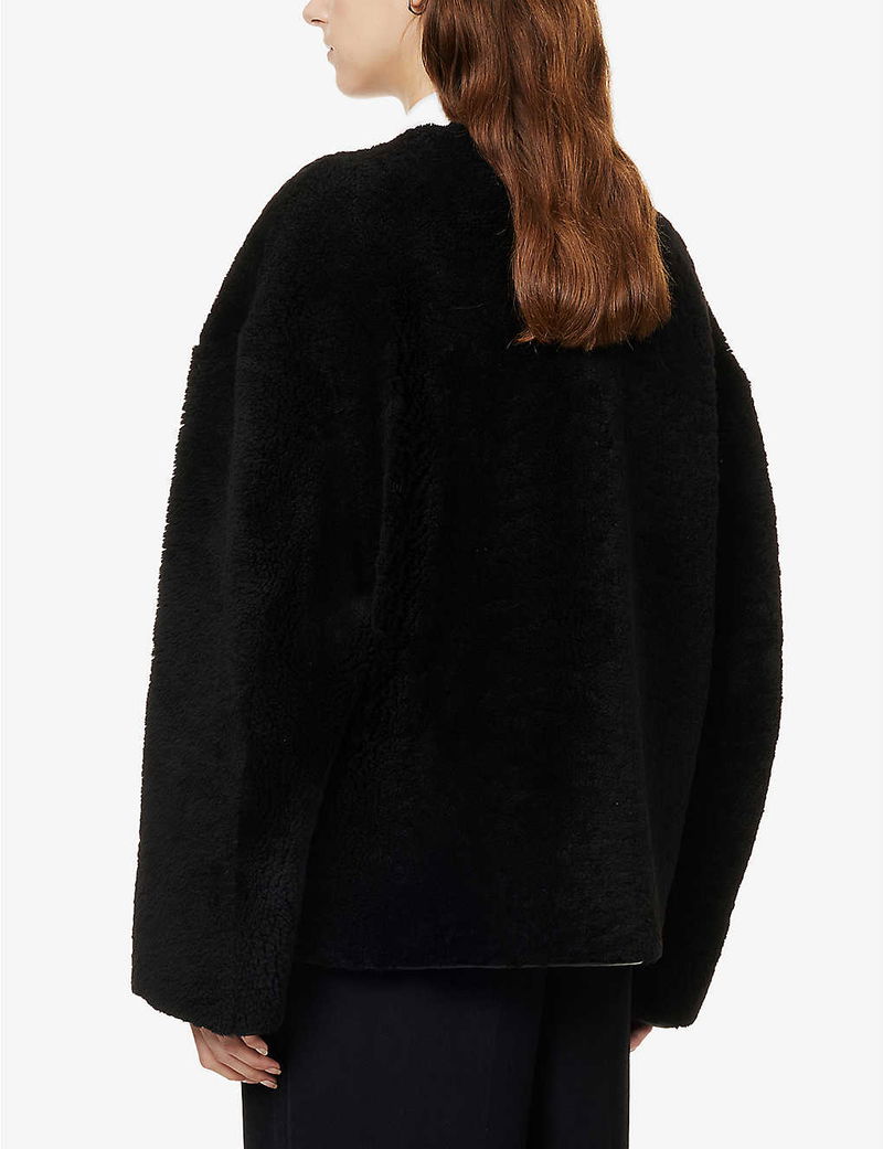Boxy Jacket TOTEME Boxy-Fit Dropped-Shoulder Shearling Jacket in BLACK | endource