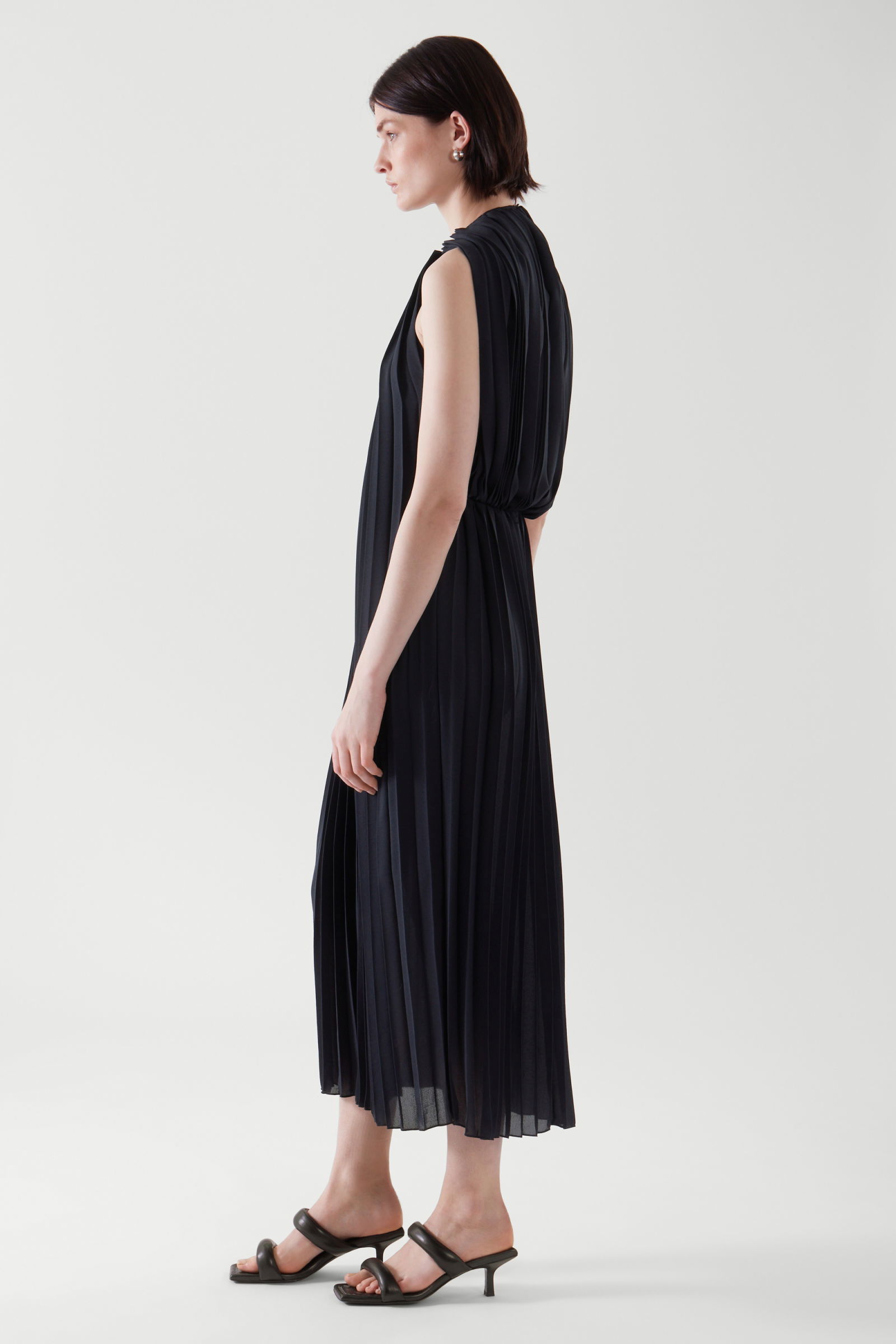 strapless open back dress Chloé by Karl Lagerfeld 1970s Navy Blue Silk Pleated Balloon Sleeve Dress –  Featherstone Vintage main image 0