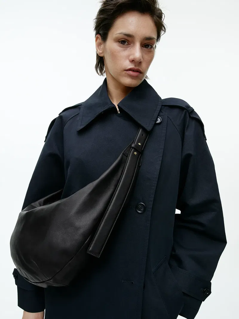 ARKET Curved Leather Bag in Black | Endource