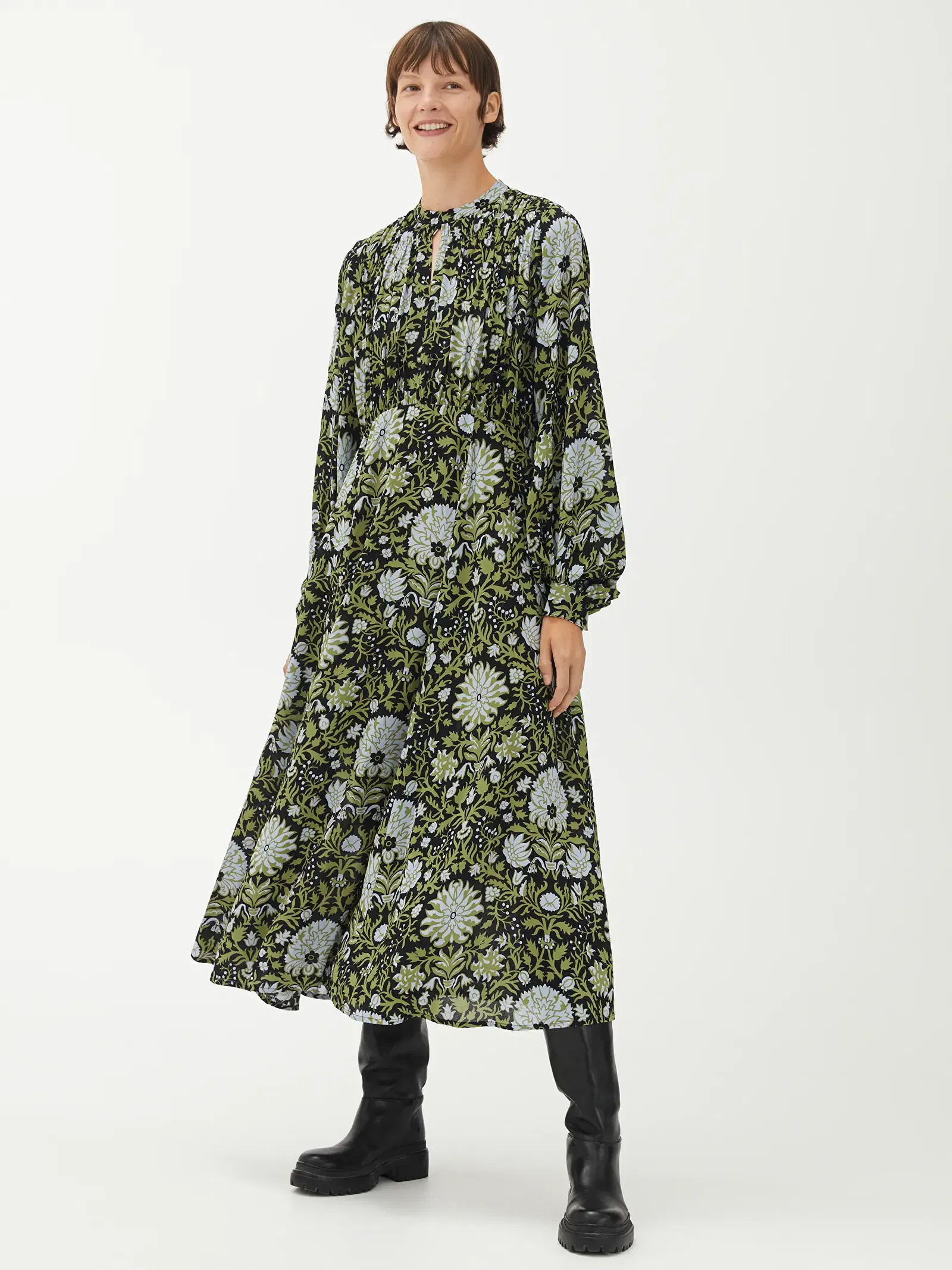 arket green dress ARKET Crinkled Sleeveless Dress
