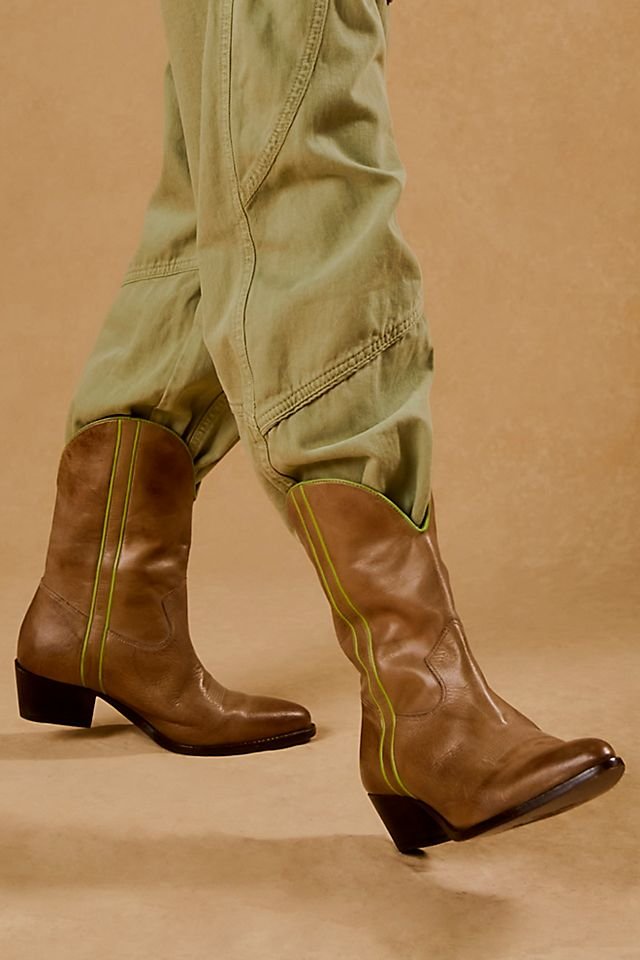 FREE PEOPLE FP Collection - Borderline Western Boots in Distressed Tan